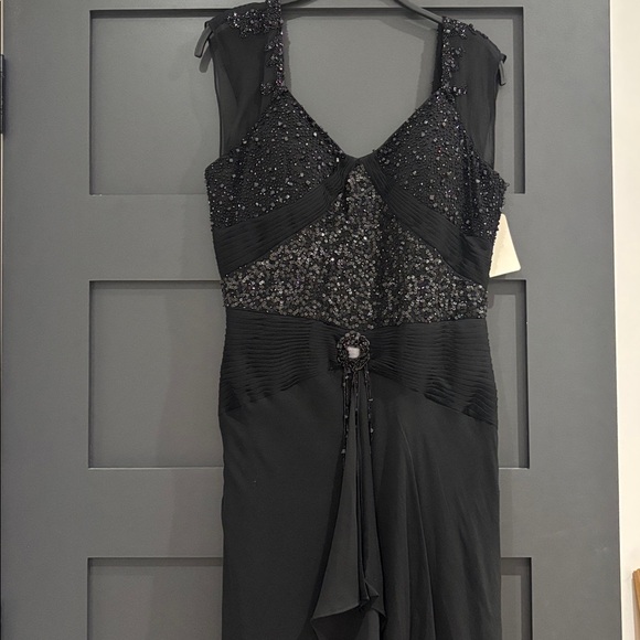 Black sequins silk evening gown - Picture 3 of 6